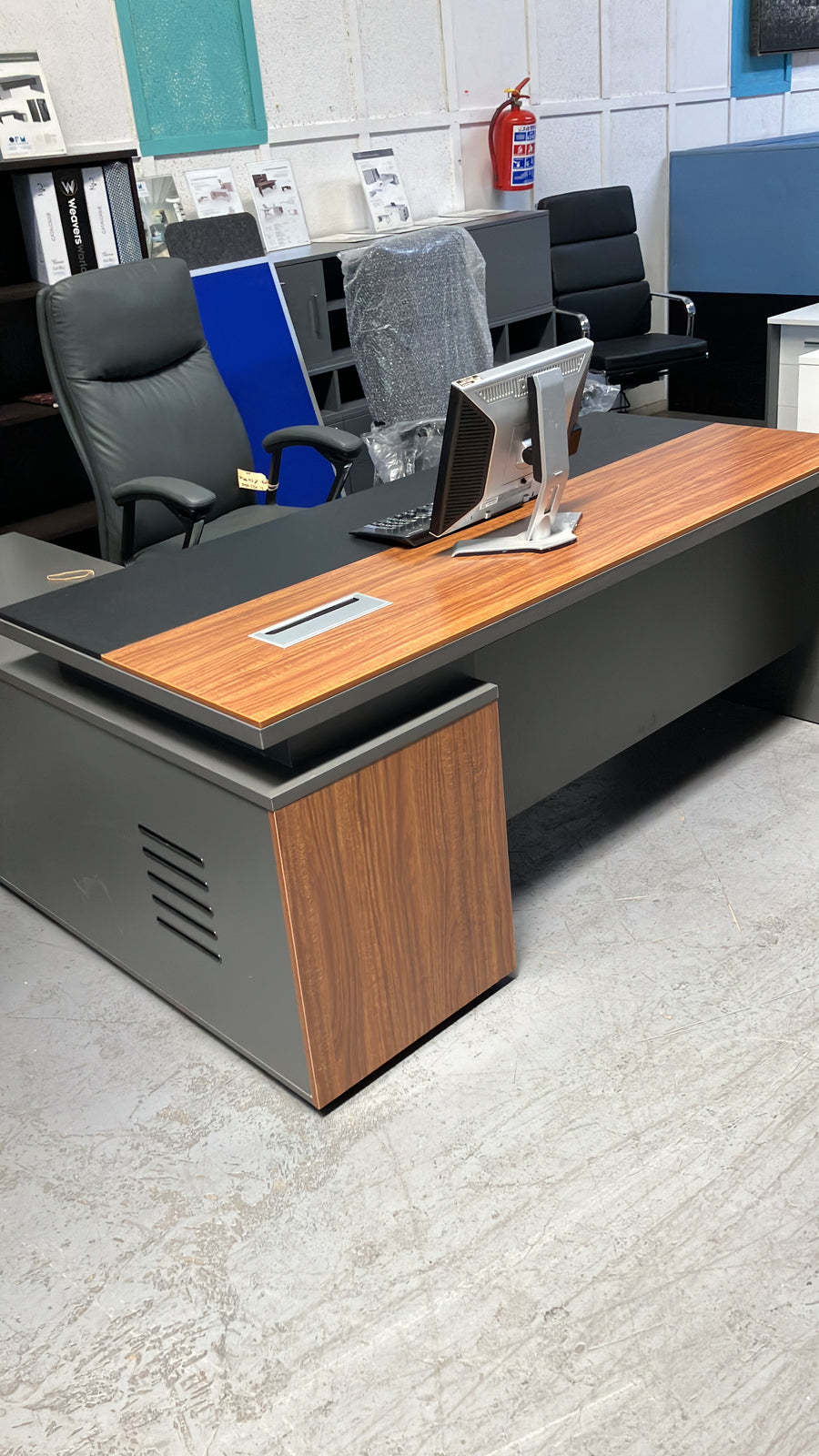 Executive Desk 1800x1800